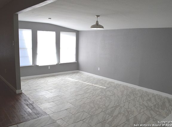 3rd image of 5122 Neer Ave