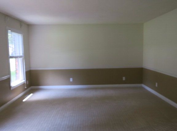 4th image of 105 Mina St