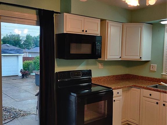 3rd image of 3018 Stanfield Dr