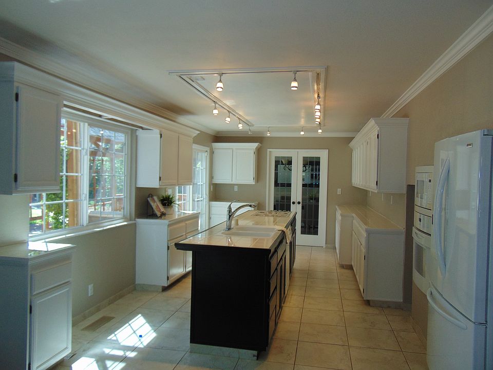 1st image of 8 Stratford Pl