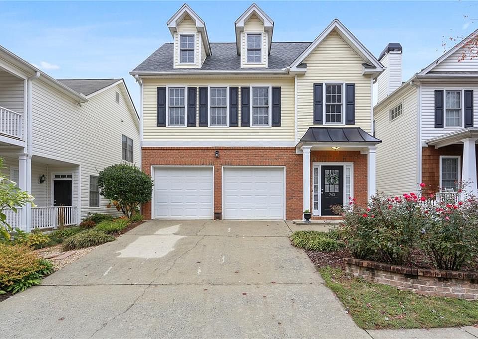 1st image of 743 Gardenside Cir SE