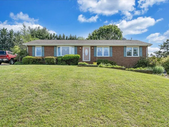 8137 Hunters Trl, Roanoke, VA 24019