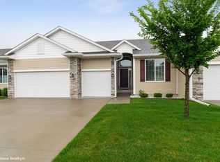 6055 Manchester Ln, Johnston, IA 50131