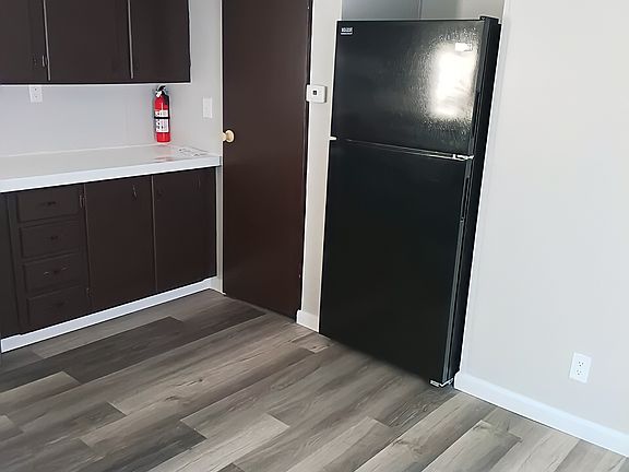 4th image of 5 Deerwood Park
