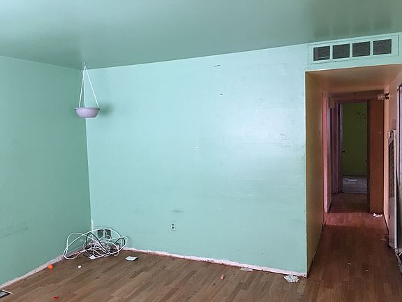 4th image of 1011 E Muir Ave