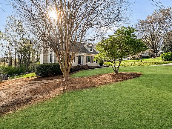 4th image of 3008 E Brookhaven Cir