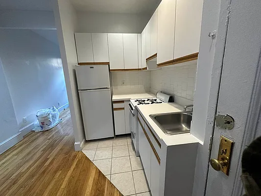 Rented by Waverly Realty Associates | media 5