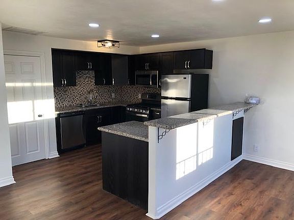 3rd image of 2424 N Silver Lake Blvd