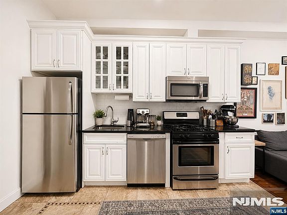 2nd image of 76 Hutton Street #3