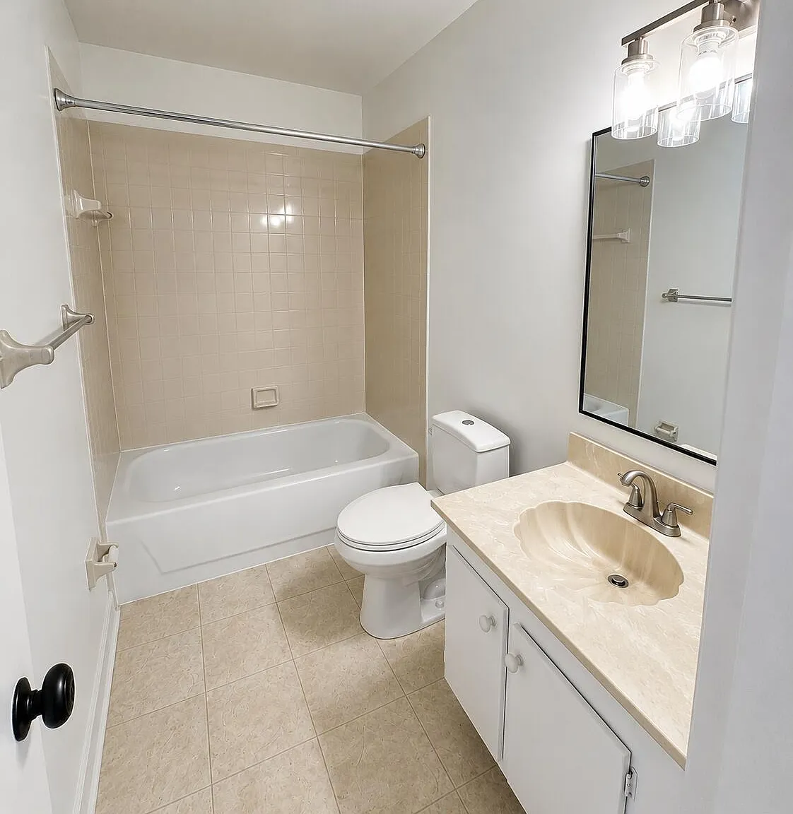 2 bed, 2.0 bath, 770 sqft, $2,200 — Photo 3