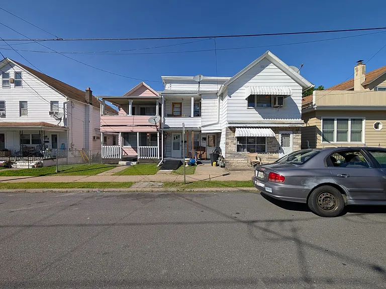 174 E Railroad St #B — Photo 9