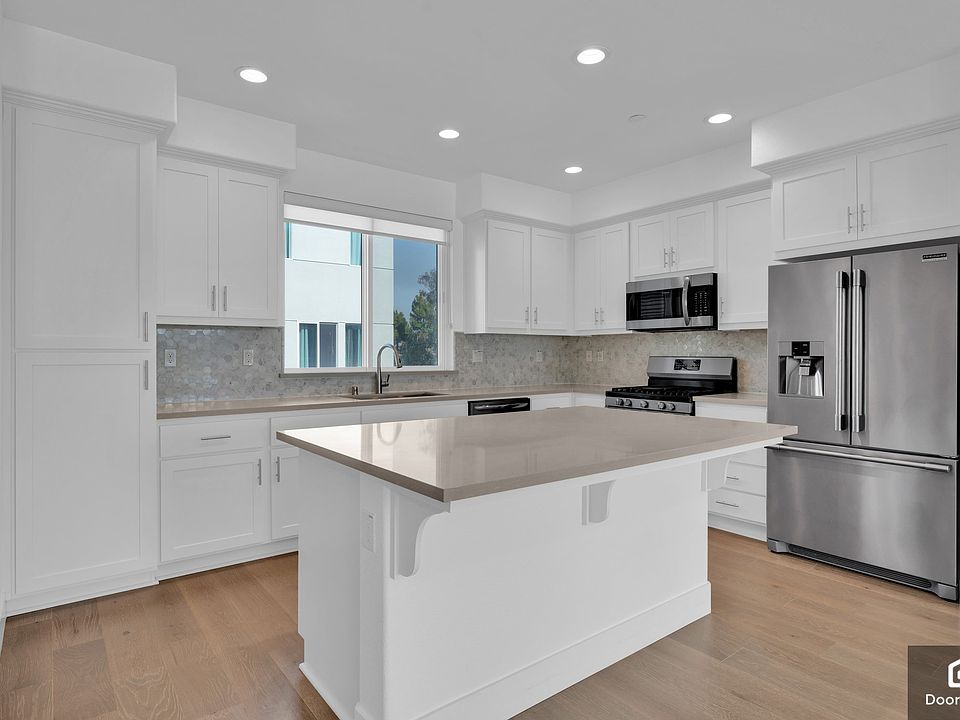 1st image of 894 Marina Way S