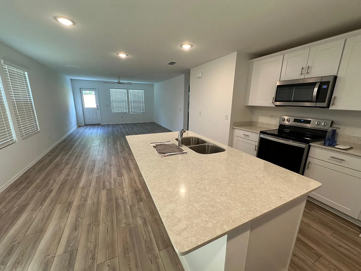 4 bed, 2207 sqft, $2,200 — Photo 4