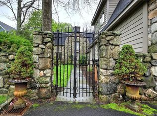 30 Fieldstone Rd, Stamford, CT 06902