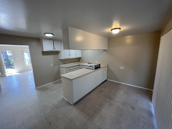 5th image of 10340 Lehigh Ave