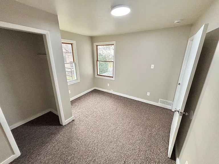 52 Lorimer St — Photo 6