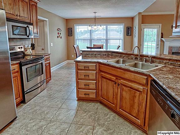 4th image of 207 Clingstone Cir