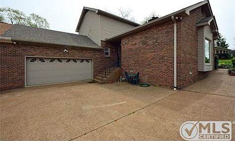 3rd image of 303 Wellington Ct