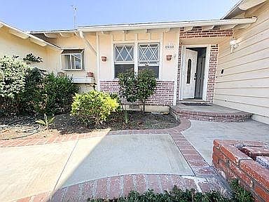 2nd image of 2612 W Rowland Ave