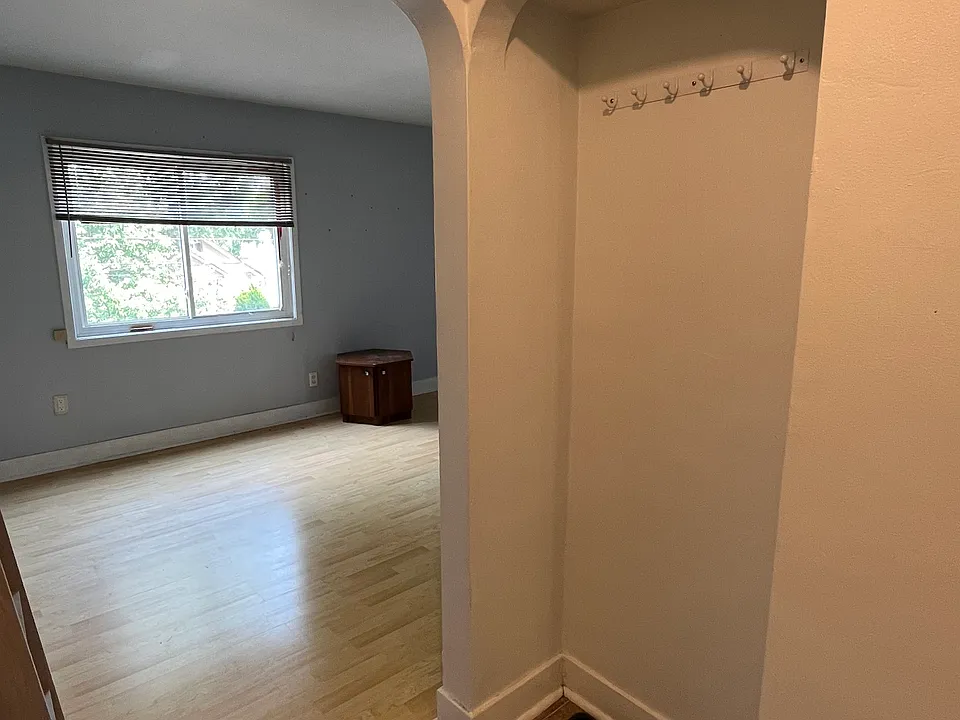 661 McKay Ave #1