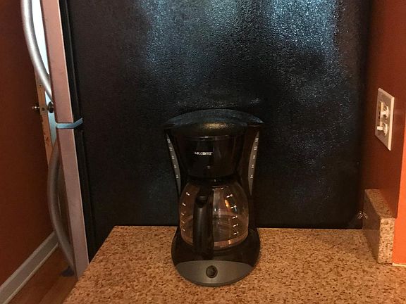3rd image of 6736 N Glenwood Ave APT 2S