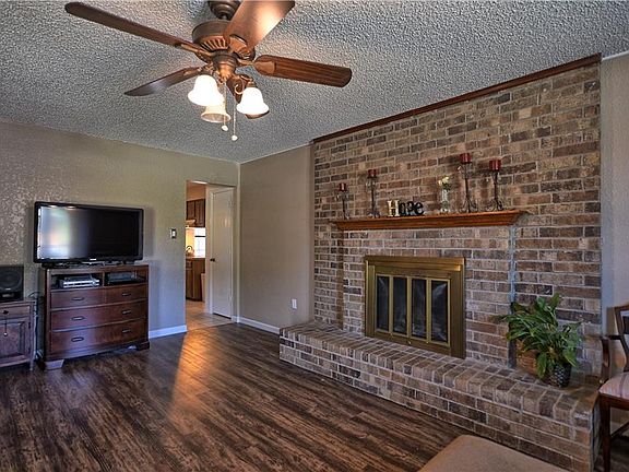 5th image of 4204 Bradley Ln