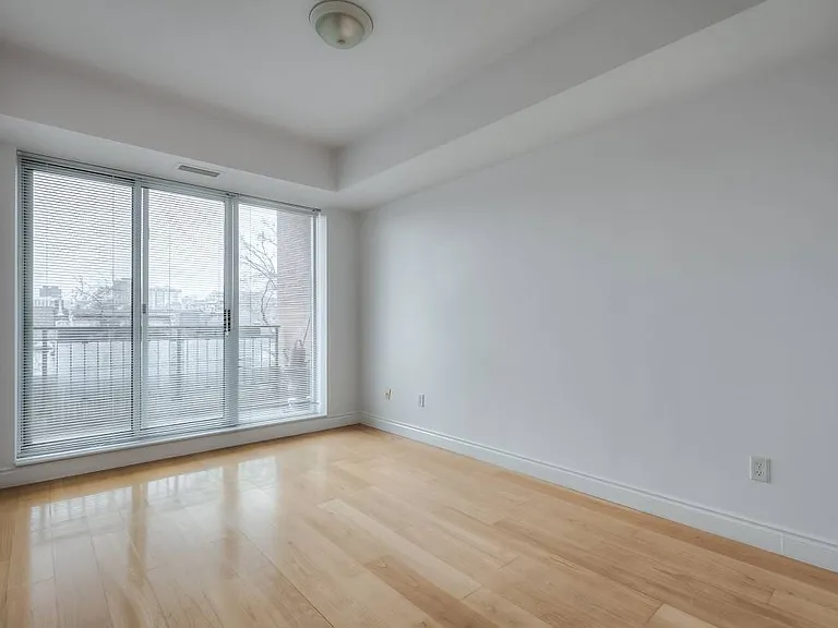 77 McMurrich St #307-U307 — Photo 7