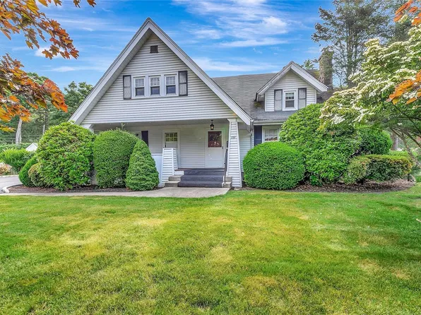 111 Cambon Avenue, Saint James, NY 11780