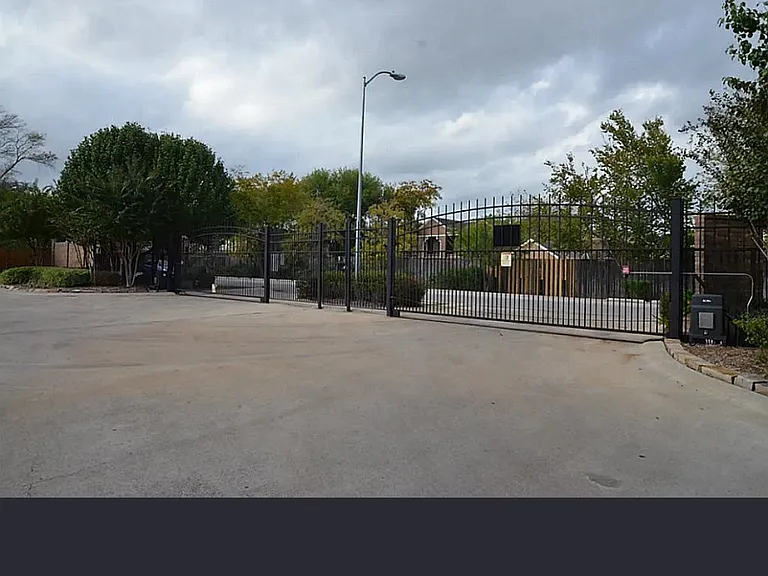 Skyline Village Dr — Photo 2