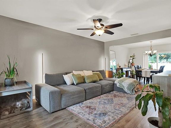 4th image of 3017 Mojave Oak Dr