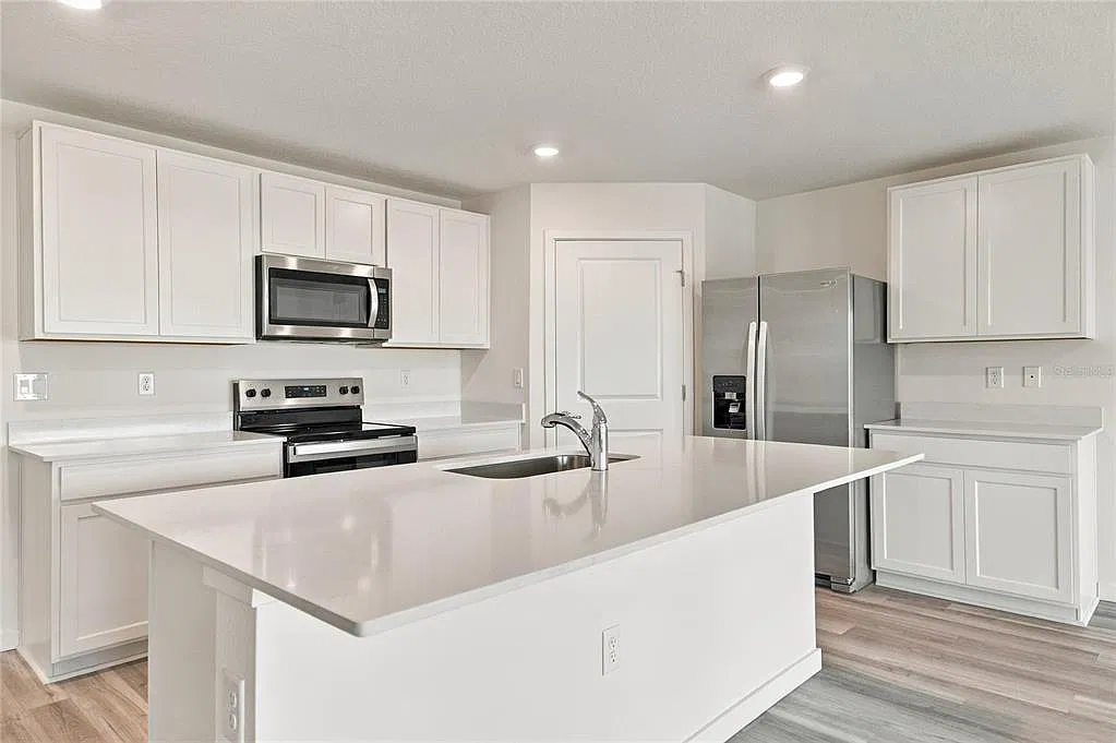 4 bed, 2.0 bath, 1828 sqft, $2,200 — Photo 4