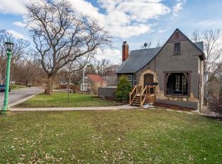 495 Frontenac Pl, Saint Paul, MN 55104