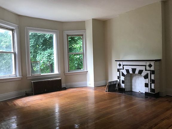 3rd image of 547 Linwood Ave APT 10