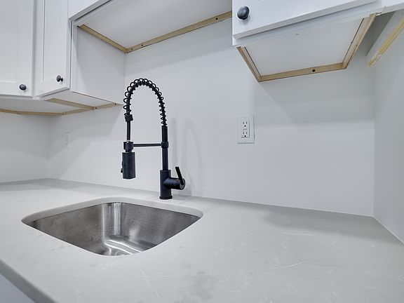 5th image of 123 Evergreen Ln #2