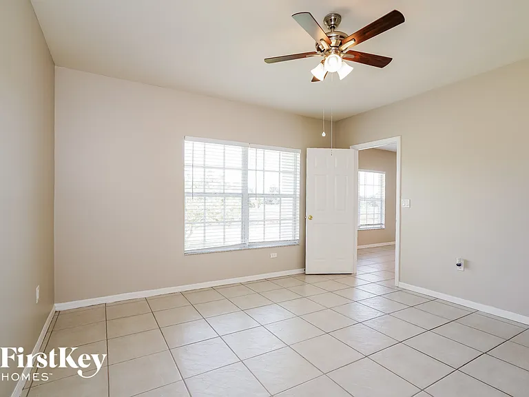1131 Ermine St E — Photo 9