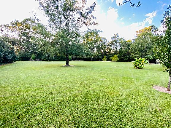 3rd image of 135 Green Fields Ln