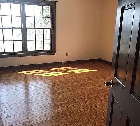 5th image of 427 E Zaragoza St