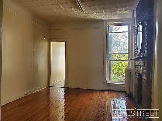 3rd image of 340 21st St