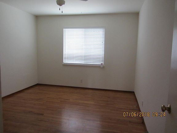 4th image of 3513 Bennett Ave