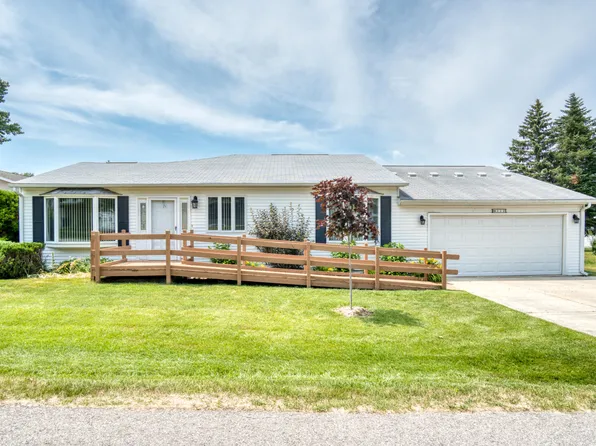 112 Barkman Ave, Houghton Lake, MI 48629