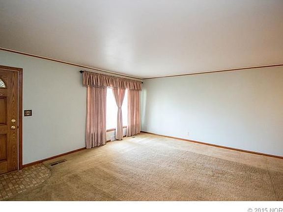 4th image of 107 S 78th Ave E