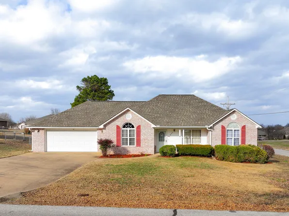 607 E 10th St, Grove, OK 74344