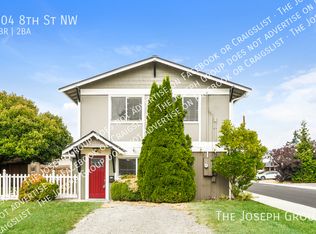 804 8th St NW, Puyallup, WA 98371