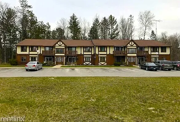 500 Pineview Court & Elizabeth St #500 — Photo 1