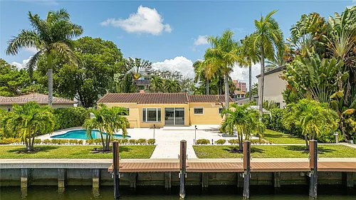 330 Coconut Isle Dr Photo 1