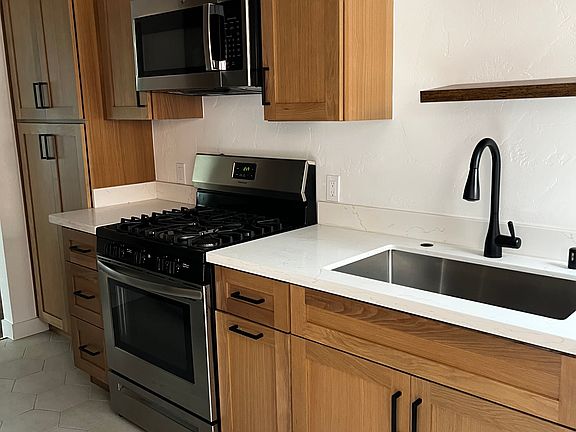 3rd image of 224 Covina Ave #224