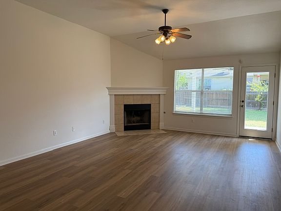 4th image of 939 Dark Horse Ln