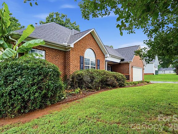 2nd image of 359 Linsbury Ct