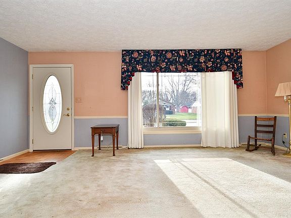2nd image of 6814 Willoughby Ct