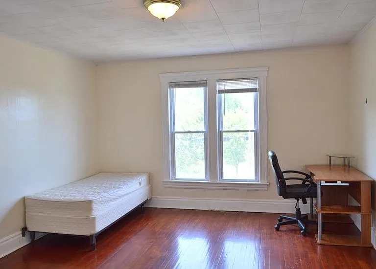 303 S Beech St — Photo 8